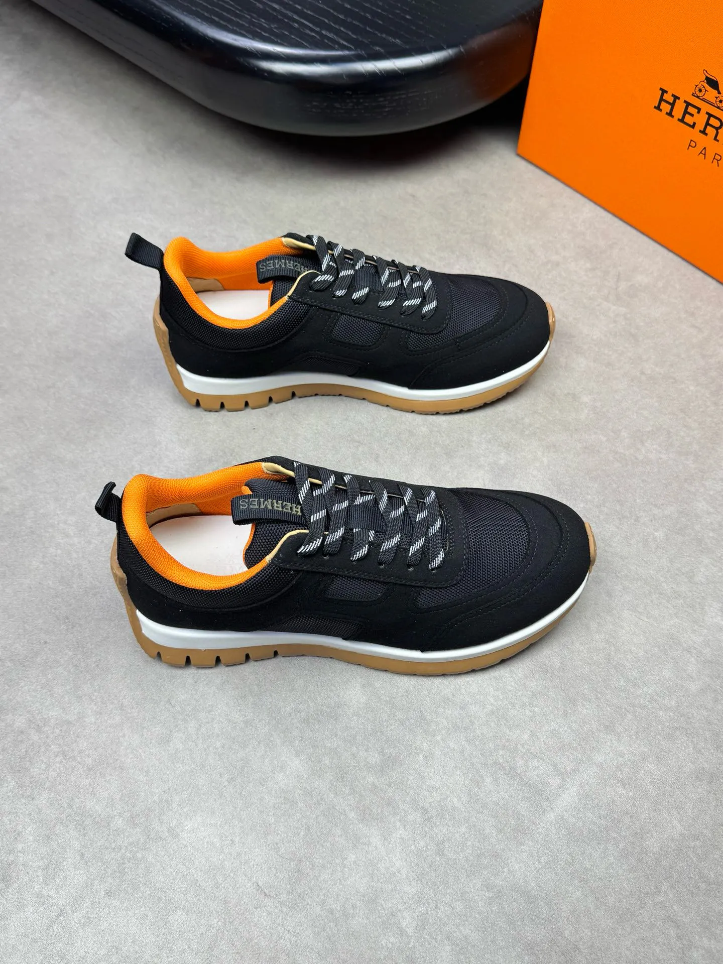 [HERMES] Hermès men's shoes 💰680💰 - high-end quality original items 🔍🔍🔍 casual sports shoes - upper: 🔝 suede environmentally friendly leather, brand high mercerized canvas body with forged ´H´ totem, tongue webbing injection molded brand logo - lining: brand canvas, foot pads; water-dyed cowhide -Outsole: ultra-light T men's shoes 💰U foam; two-color molded outsole -Ultra-high quality control, fine workmanship: highlighted (high-end, extravagance, grade) -Size: 39-44 (38, 45, can be customized)